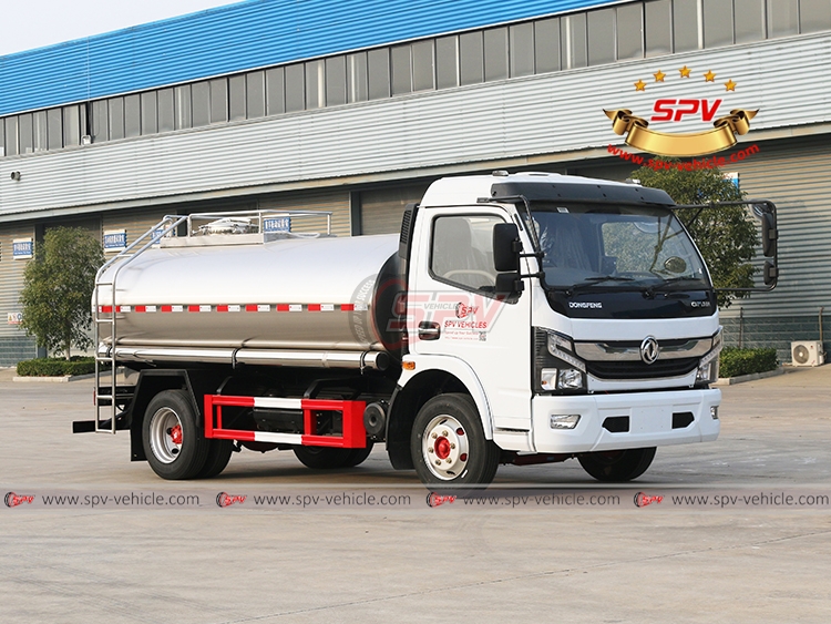 5,000 Litres Milk Can Truck DongFeng - Right Front Side View